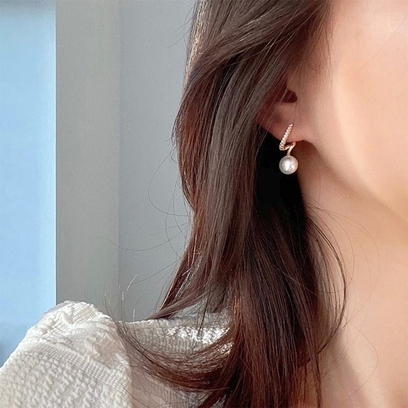 Spiral (Gold) Earring only 2 left - Picture 2 of 7